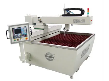 Консольный трёхосевой станок гидроабразивной резки DWJ1313